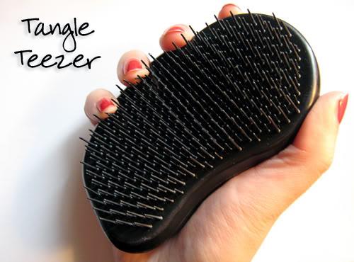 Tangle Teezer zázračná kefa na rozčesávanie! Padne perfektne do každej ruky a počas chvíle jemne a bez namáhania rozčeše aj tie najzamotanejšie vlasy – mokré aj suché.